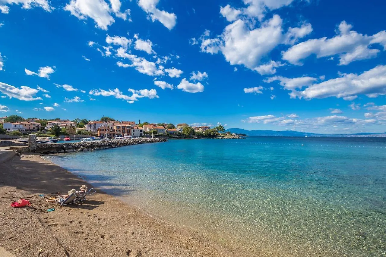 Apartments With A Parking Space Vantacici, Krk - 427 Malinska