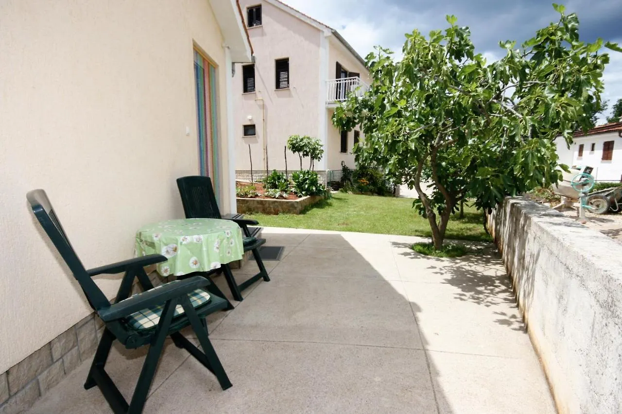 Apartments With A Parking Space Vantacici, Krk - 427 Malinska 0*,